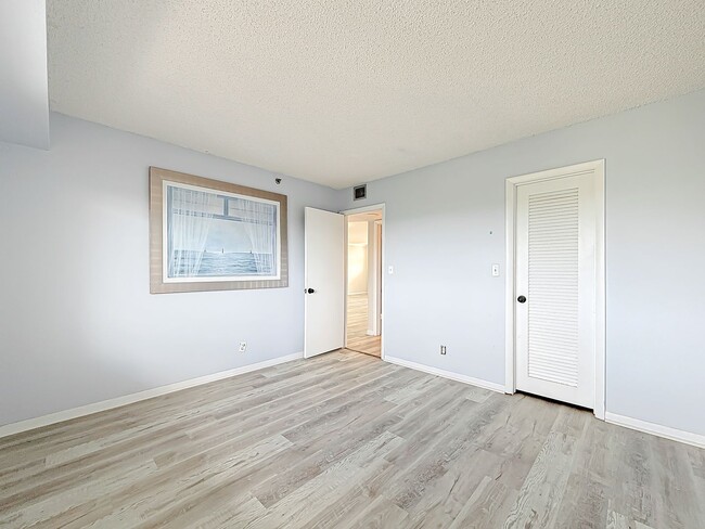 Building Photo - Gorgeous 2 bedroom 2  Condo in Boca Raton across from Nova University