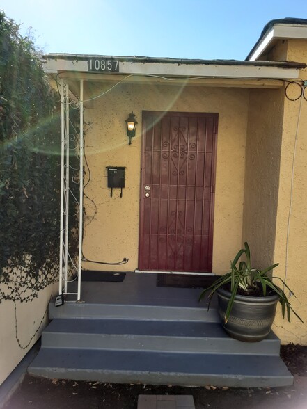 Front Entrance with security screen door - 10857 Jefferson Blvd