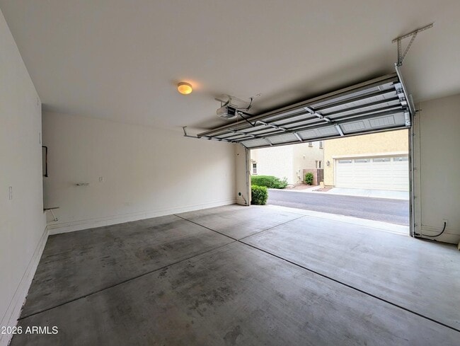 Building Photo - 923 S Osborn Ln