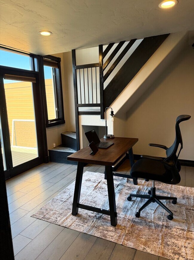 Building Photo - Gorgeous furnishings, Views, Luxury, Deck, Fireplaces, 4 bedroom in Breckenridge. Winter Seasonal...