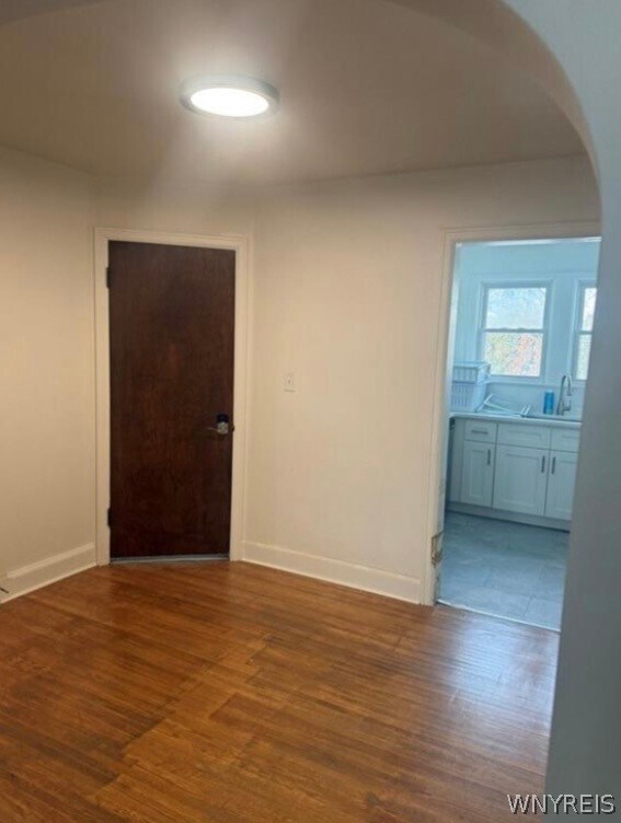 Building Photo - 153 Park Dr