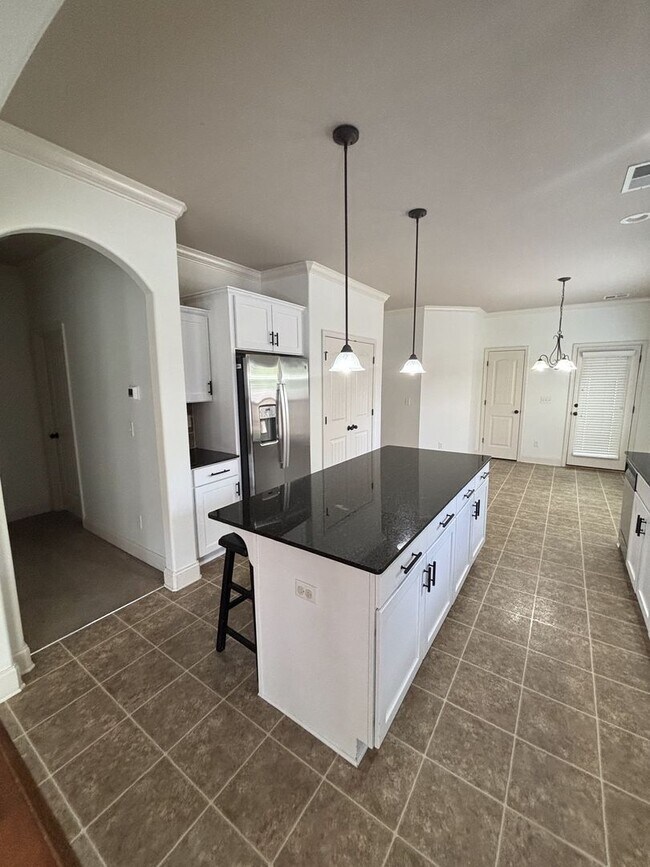 Building Photo - 3 Bed 2 Bath Home In Westover With A 2 Car Garage