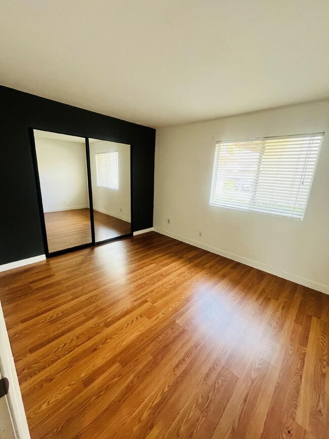 Building Photo - $3,000 - 2 Bed / 2 Bath Condo in Oceanside