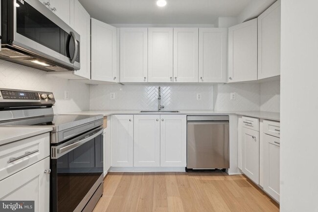 Building Photo - 901 King St