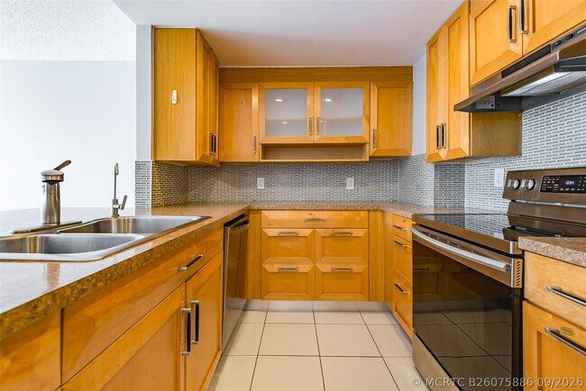 Building Photo - 3900 N Hills Dr