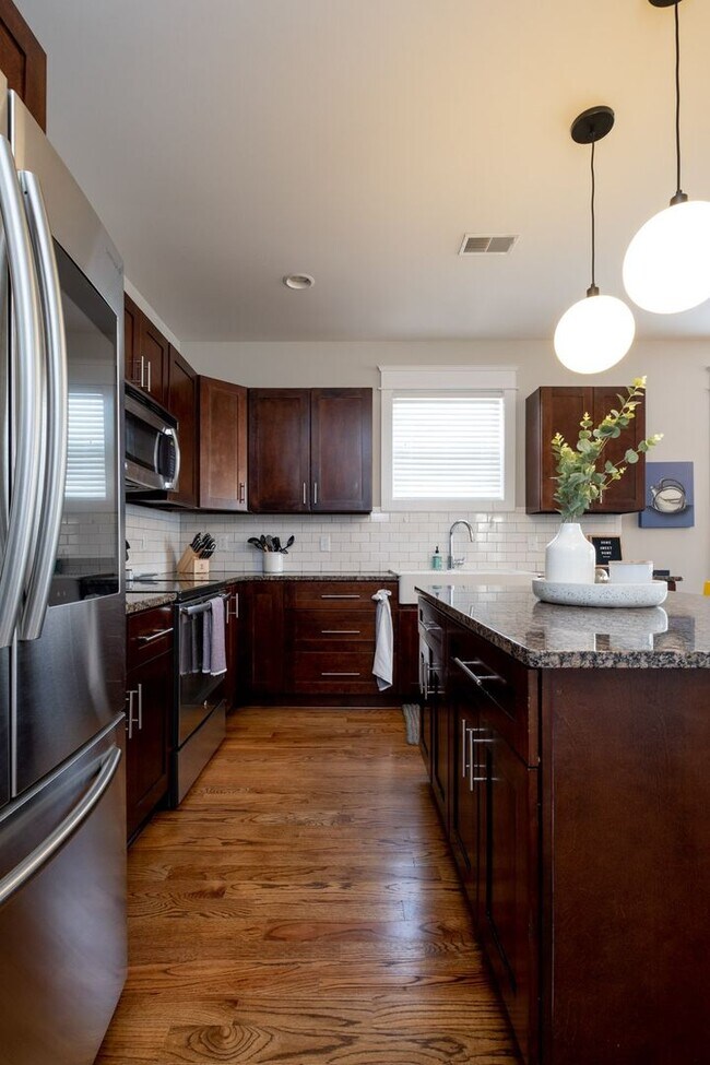 Building Photo - 1811B 6th Ave N