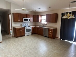 Building Photo - Spacious 3 Bedroom Condo Available in Onta...