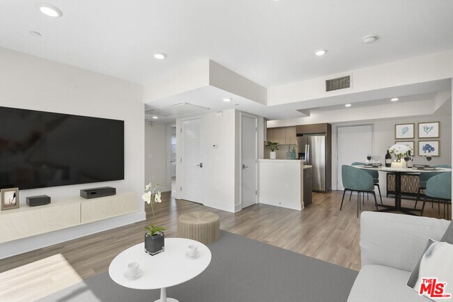 Primary Photo - 5030 Rosewood Ave