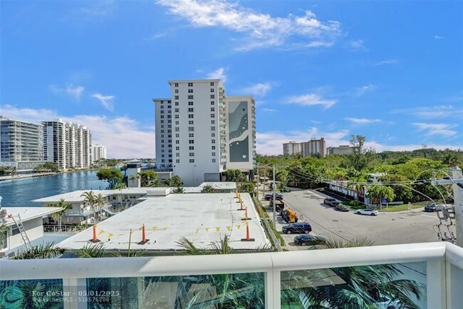 Building Photo - 715 Bayshore Dr