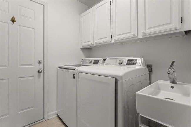 Building Photo - 1695 Spinnaker Dr