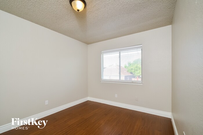 Building Photo - 2013 Raven Ln