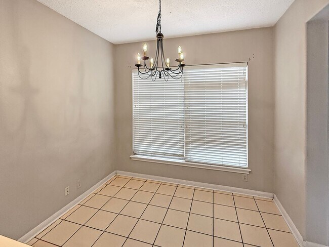 Building Photo - Charming 4-Bedroom Home