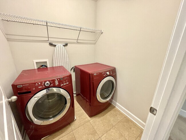 Building Photo - 3 bed, 2.5 bath Nest with Bonus Room in An...