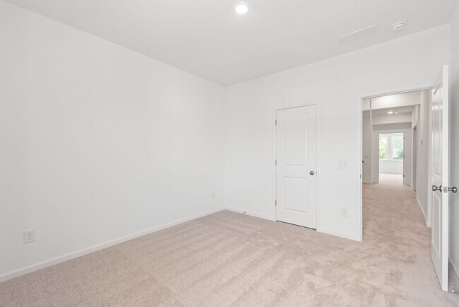 Building Photo - 204 Silver Fleet Dr
