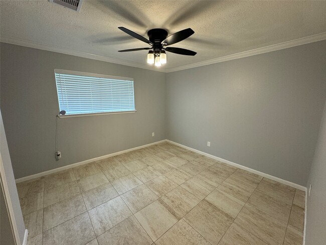 Building Photo - 7910 Sands Point Dr