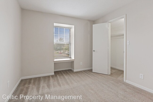 Building Photo - 6720 N Randall Ct