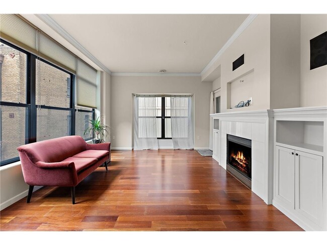 Building Photo - 270 4th St E