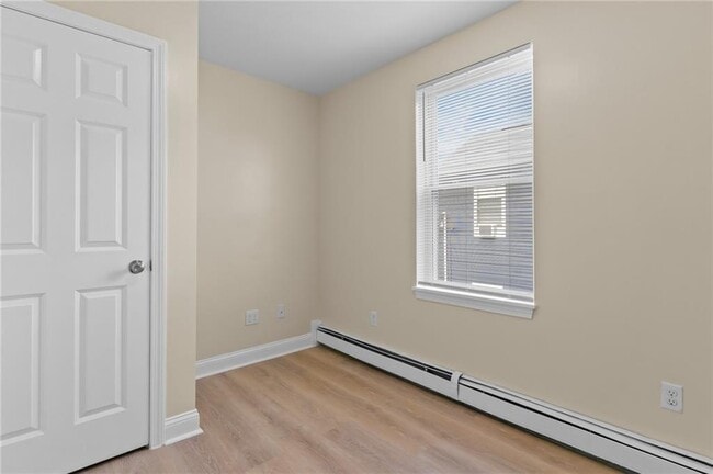 Building Photo - 176 Pavilion Ave