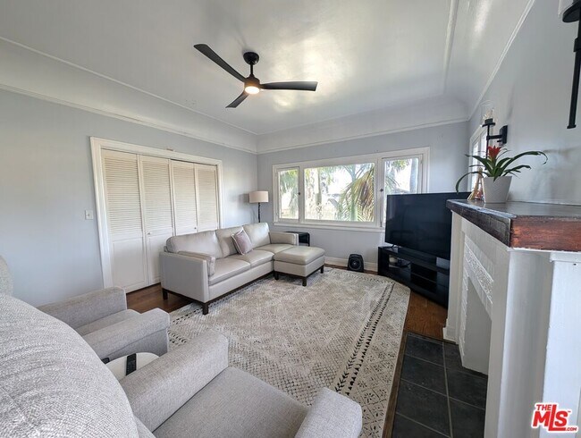 Building Photo - 2404 5th Ave