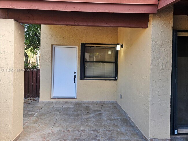 Building Photo - 311 W Park Dr