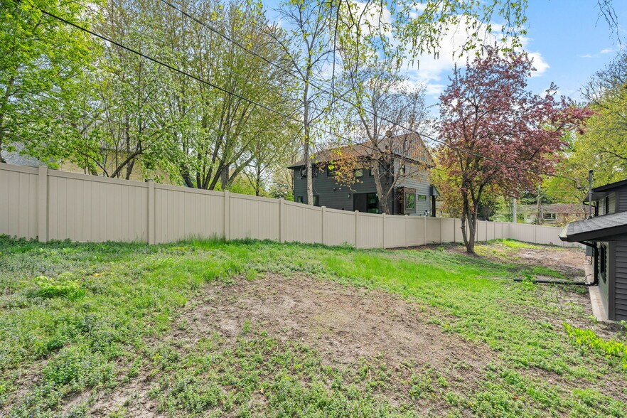 Building Photo - 58 Inglewood St