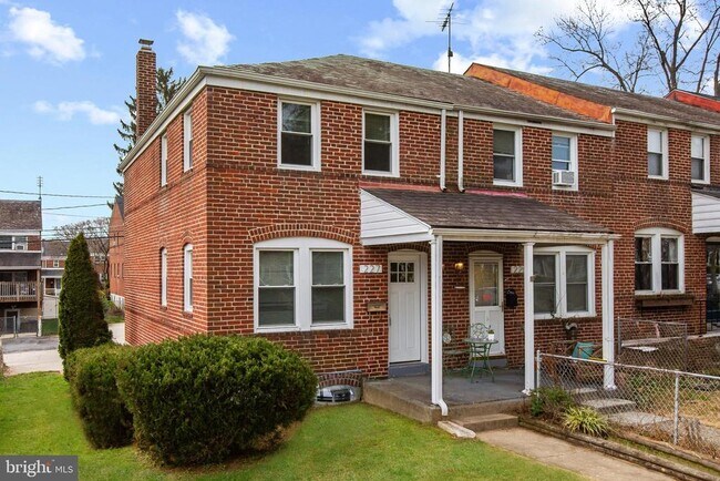 Building Photo - 227 Willow Ave