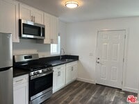 Building Photo - 228 E Ave 42