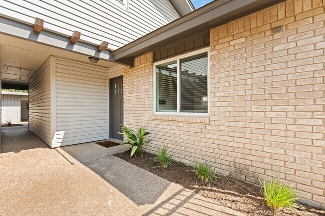 Building Photo - Gorman Dr