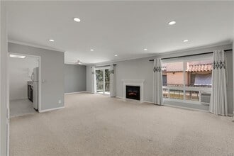 Building Photo - 1127 E Del Mar Blvd