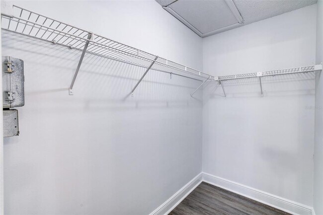 Building Photo - 2597 Grassy Point Dr