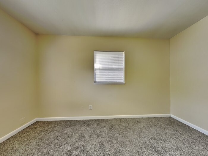 Building Photo - 6809 E North Bay St