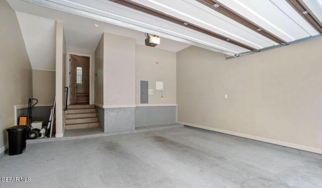 Building Photo - 313 Vin Raliuga Ct