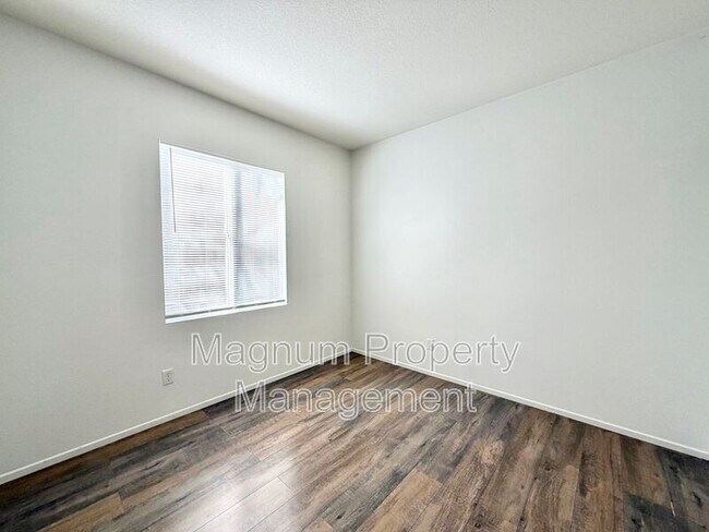 Building Photo - 8182 Bon View Dr