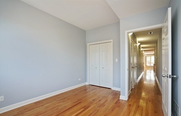 Building Photo - 815 S Western Ave