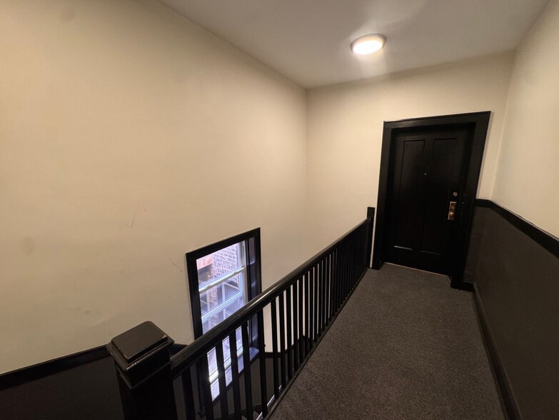 Building Photo - 6422 N Greenview Ave