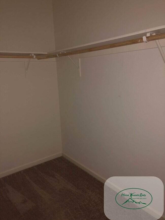 Building Photo - Appointment Only Do Not Disturb Occupants. Apply Now to Schedule Viewing.