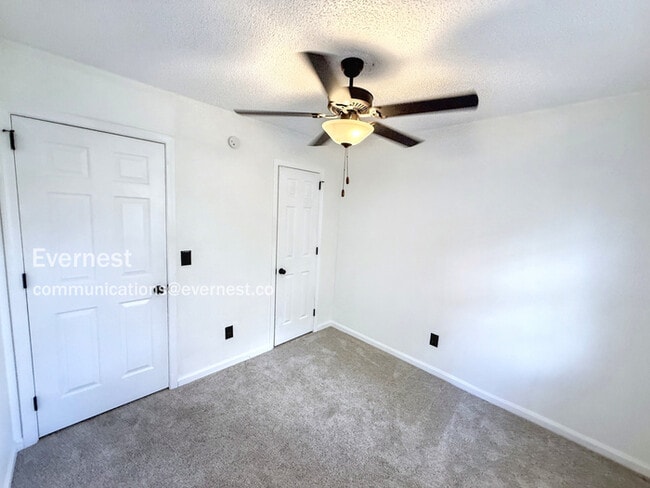 Building Photo - 2227 Cheshire Dr