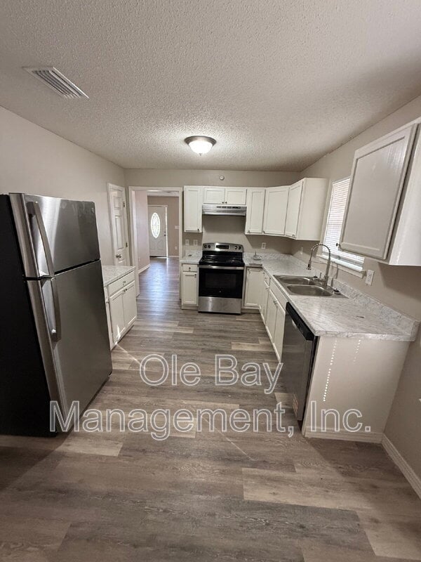 Building Photo - 3424 Fairfield Rd