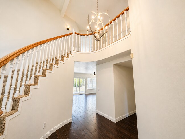 Building Photo - Beautifully updated and upgraded Chardonnay Hills house for rent