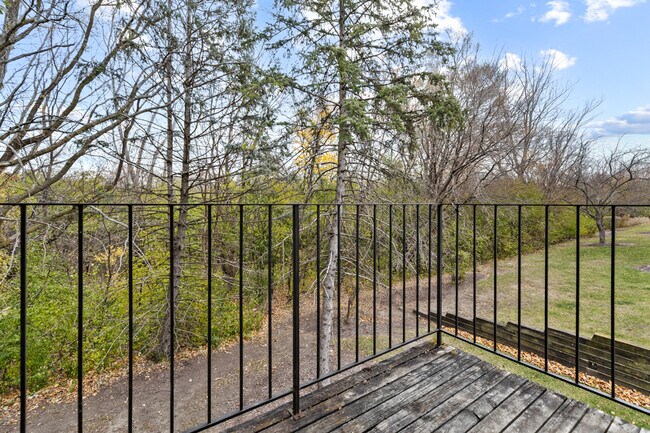 Building Photo - 27 N Victoria Ln