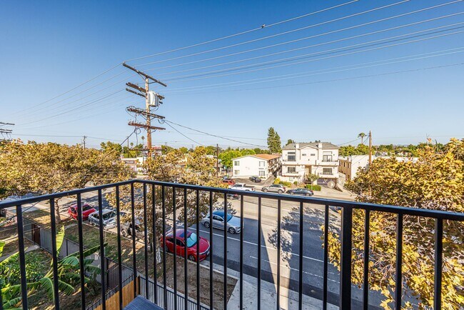 Building Photo - 5931 Woodman Ave