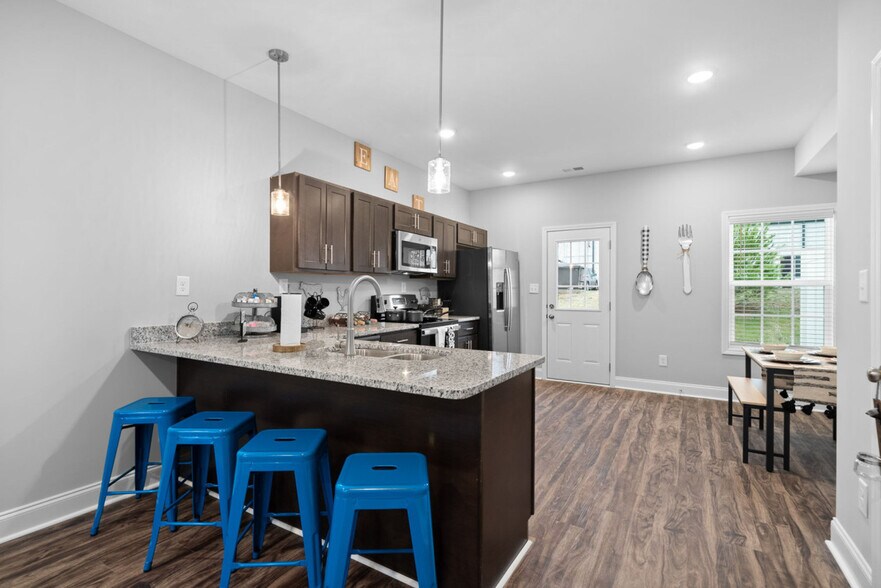 Building Photo - 541 New S Dr