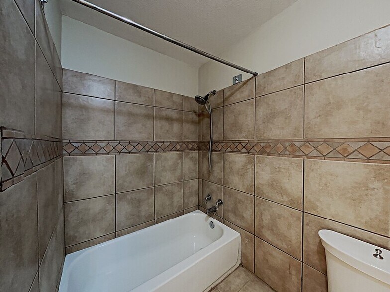 Building Photo - 3320 Stanley Ave