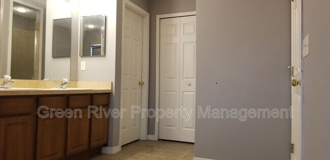 Building Photo - 837 Broxton St