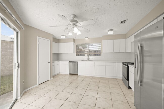 Building Photo - 16107 Grassy Creek Dr