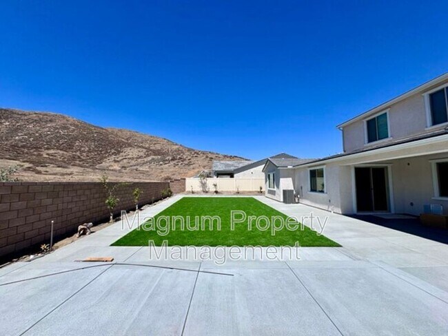 Building Photo - 25061 River Peak Dr