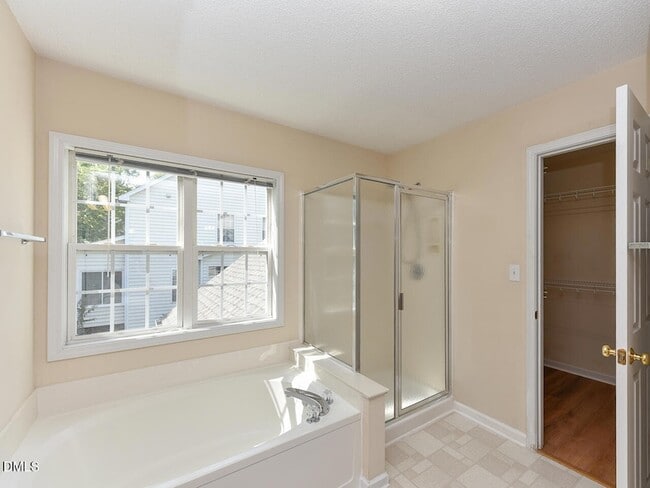 Building Photo - 406 Somersview Dr