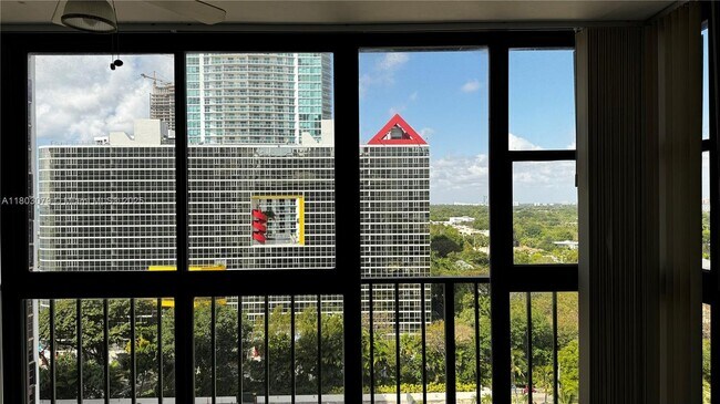 Building Photo - 1915 Brickell Ave