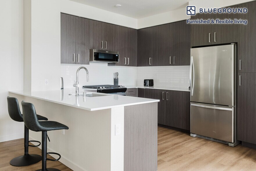 Building Photo - 2333 Calle Del Mundo