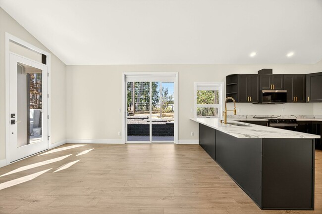 Building Photo - Newly Built Ashland Gem with Fireplace & S...